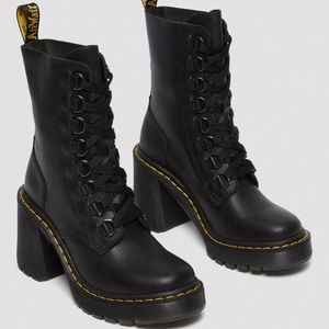 CHESNEY LEATHER FLARED HEEL LACE UP BOOTS size 8